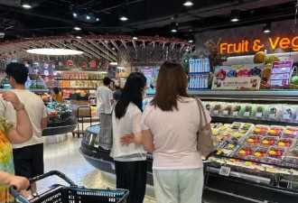 刘德华爱妻罕见露面，60岁无滤镜状态曝光