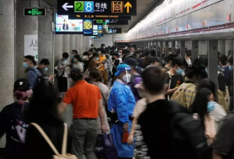 上海14人地铁站“假上班”数月 才发现高薪职缺全是骗局