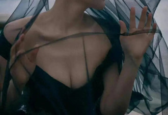 57岁许晴晒出最新美照，诠释成熟女人韵味，浑身上下散发着自信美