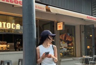 短裤 + 运动鞋这样搭 清爽又显高