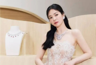 半扎发型的宋慧乔好年轻，一袭抹胸蕾丝短裙，44岁颜值回春太美了