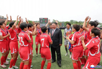 金正恩出席党校校庆，还看了一场女足表演赛