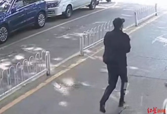 离婚诉讼期间生父当街抢走两岁孩子,被拘留15日仍不送还
