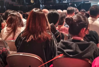 刘德华空降张德兰演唱会 朱丽倩携14岁女儿现身