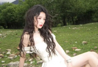 孙怡穿白色吊带衣裙超妩媚！雪肤玉貌身材曼妙性感撩人