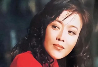 曝孙红雷前女友当奶奶！背十几块包拿卷纸带孙女，遇事还请教儿媳