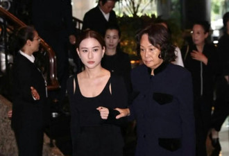 何超莲罕晒三房全家福，72岁陈婉珍素颜露脸，为子女庆生状态真实