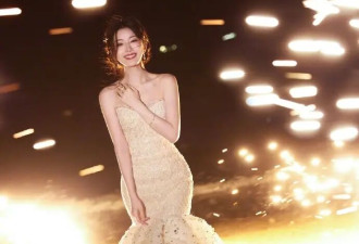 毛晓彤才是“尤物身材”，3套裙装穿搭，又美又媚嫩的像女大学生
