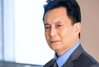 他被谢霆锋打成重伤，发妻6次流产后离婚，如今69岁现况如何？