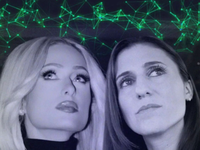 Paris Hilton 与记者 Laurie Segall 合作报道深伪问题。 (TIKTOK)