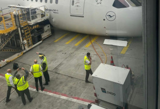 汉莎航空波音787客机起落架坍塌 多名员工受伤