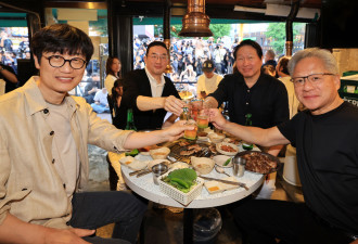 黄仁勋访韩送上4大礼 “AI价值链”巨头齐吃烤肉