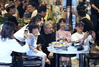 黄仁勋访韩送上4大礼 “AI价值链”巨头齐吃烤肉