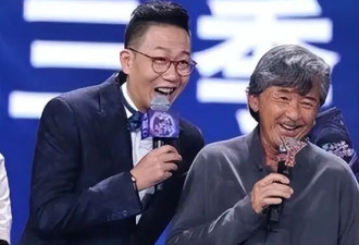 因摔耳机丢了铁饭碗，被迫离开央视后，如今他54岁现身街头当吃播