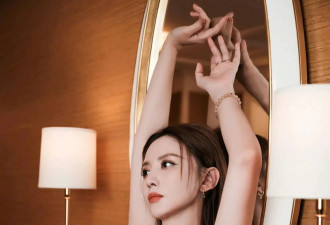 45岁张萌不走寻常路，晒出夏季清凉大尺度写真，网友赞