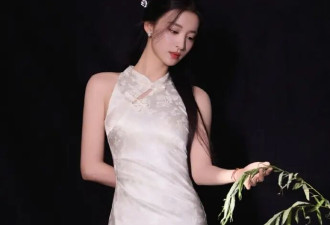 王楚然果然是“旗袍的神”！穿白色缎面无袖新中式长裙，美如兰花