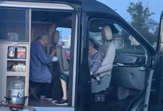 “宁愿死在路上”69岁老人带偏瘫妻子自驾游中国