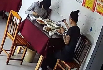 46岁秦岚现身安徽快餐店！素颜皮肉松垮很真实