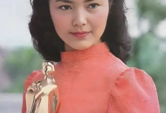 老牌银幕女神姜黎黎定居美国，晒照分享老年生活