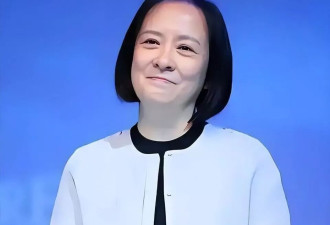 身价过亿，丈夫是京剧名家，32岁儿子是最大心病