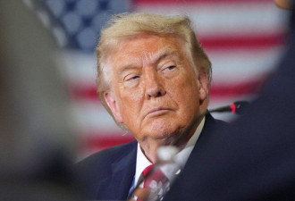 专访变吵架 川普当面怒怼NBC记者是“骗子”