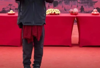 李连杰携妻女同框照曝光,妻子利智剪短发素颜状态显年轻