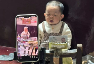 一个25岁的婴儿，和他的世界