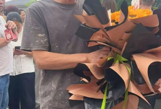 “俺闺女从来不会嫌弃我！”满身泥巴的父亲让人感动