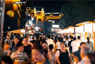 国内现在的路边摊越来越贵了 老百姓高攀不起了