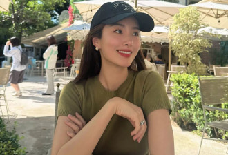 杨采钰当妈后首次杀青晒美照,四肢纤细小腿有纹身
