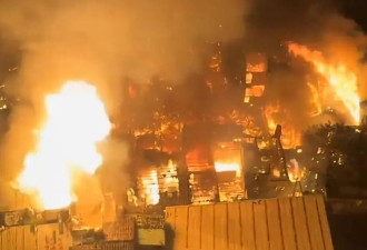 福州台江民房突发大火，目击者：听到数声爆炸
