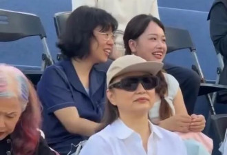 71岁林青霞又给"内娱"女明星上了一课!坦然接受白发和皱纹