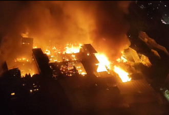 “福州最后的老巷”爆发大火 多栋房屋只剩框架