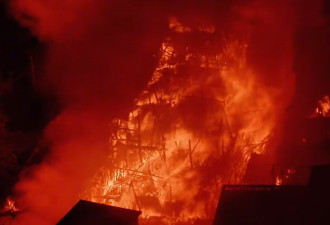 “福州最后的老巷”爆发大火 多栋房屋只剩框架
