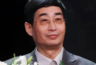 80岁主持人万峰近况曝光！与妻子离婚已经20年，如今尽情享受退休生活