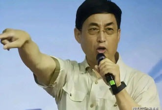 80岁主持人万峰近况曝光！与妻子离婚已经20年，如今尽情享受退休生活