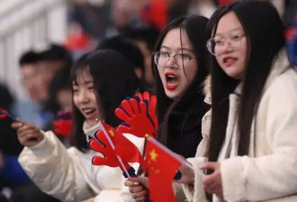 《叹春风》与中国“男色经济” 女性的狂欢？