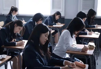 当高考撞上月经，女孩们吃下避孕药