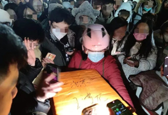 “鹅腿阿姨”卖的是鸭腿，相关部门介入
