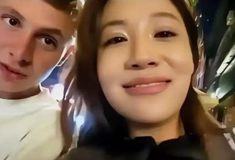 外国网红约中国女孩开房，她却借此热度直播带货