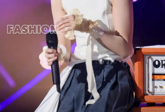 《歌手》舞台上的窦靖童，声音和造型都很孝顺妈咪王菲
