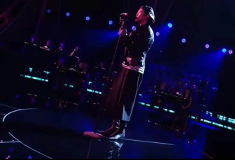 《歌手》舞台上的窦靖童，声音和造型都很孝顺妈咪王菲