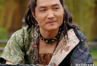 47岁贾宏伟近况曝光！10年前娶美女何瓜瓜，如今婚姻生活很幸福