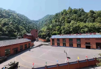 女子被送“素质教育基地” 男友寻找时拍下教官打学员