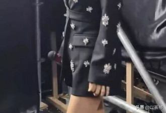 陈松伶瘦身成功体态绝了，台下张铎眼神藏不住偏爱