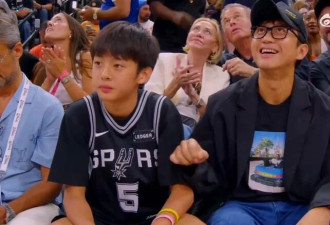 邓超带儿子现身NBA总决赛现场 眉眼神态复刻孙俪