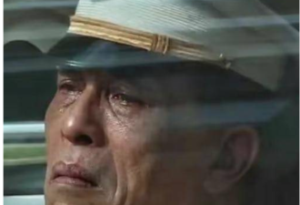 崩溃瞬间：悼念爱女 泰王玛哈老泪纵横