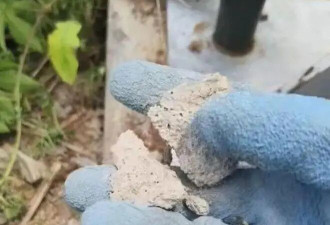 混凝土用手一掰即碎,山东3亿北斗工程现脆皮底座