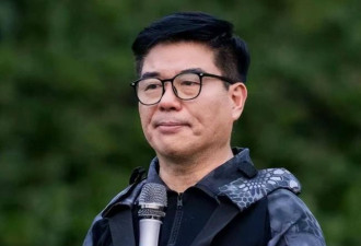 娶小27岁央视主持为妻，58岁才当爸低调幸福