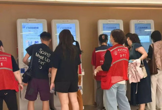 一批中年人进入情感劳动，AI取代不了